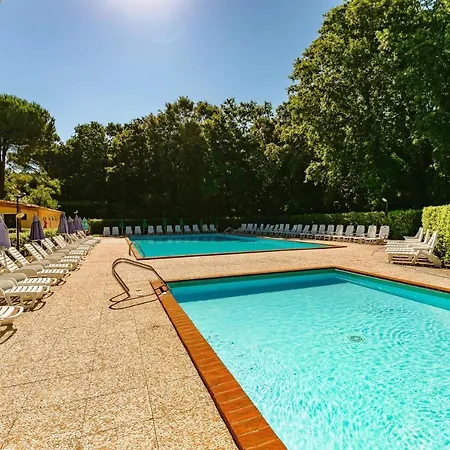 Isa-residence With Swimming-pool In In The Middle Of Tuscan Nature Aparthotel