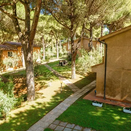 Isa-residence With Swimming-pool In In The Middle Of Tuscan Nature Aparthotel *