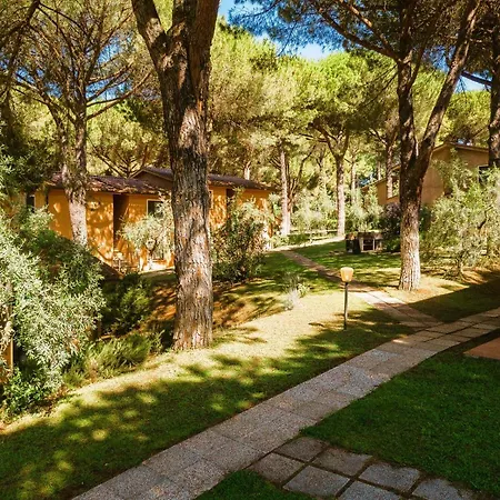 Isa-residence With Swimming-pool In In The Middle Of Tuscan Nature Aparthotel