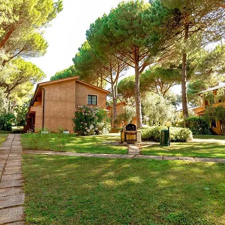 Aparthotel Isa-residence With Swimming-pool In In The Middle Of Tuscan Nature *